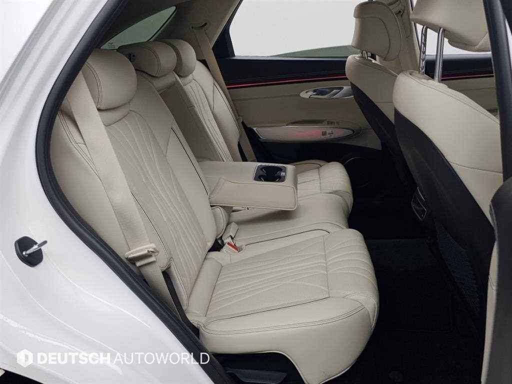 Genesis GV70 — photo 12