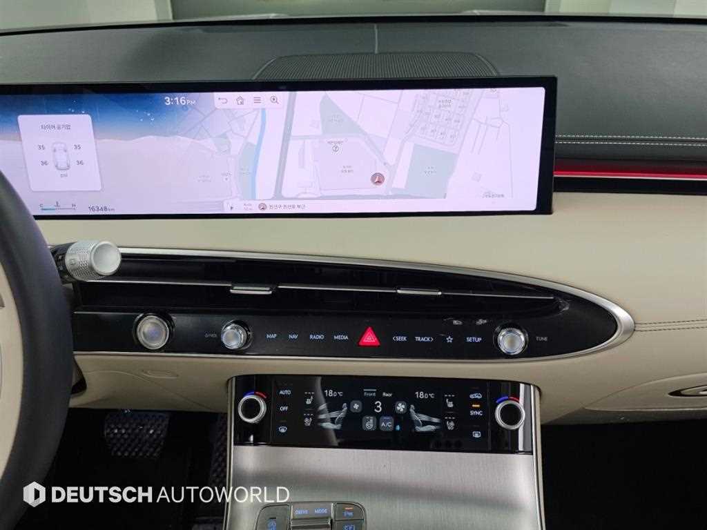 Genesis GV70 — photo 14