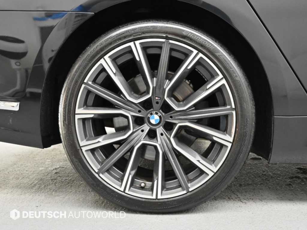 BMW 7-Series — photo 05