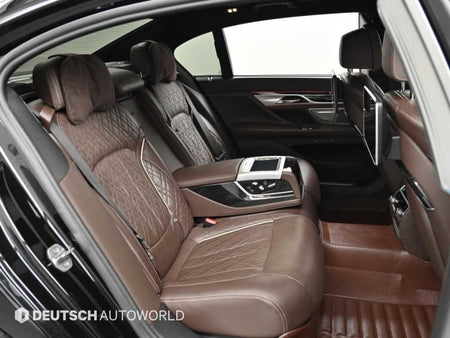 BMW 7-Series — photo 12