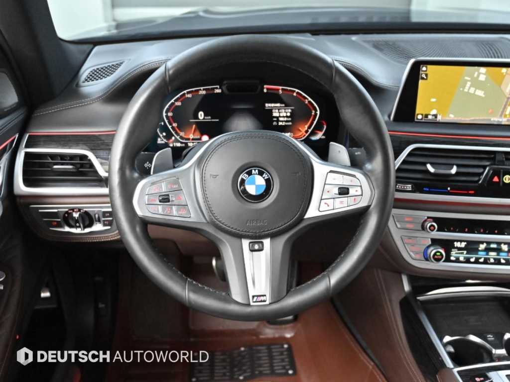BMW 7-Series — photo 13