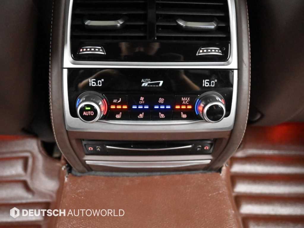 BMW 7-Series — photo 16