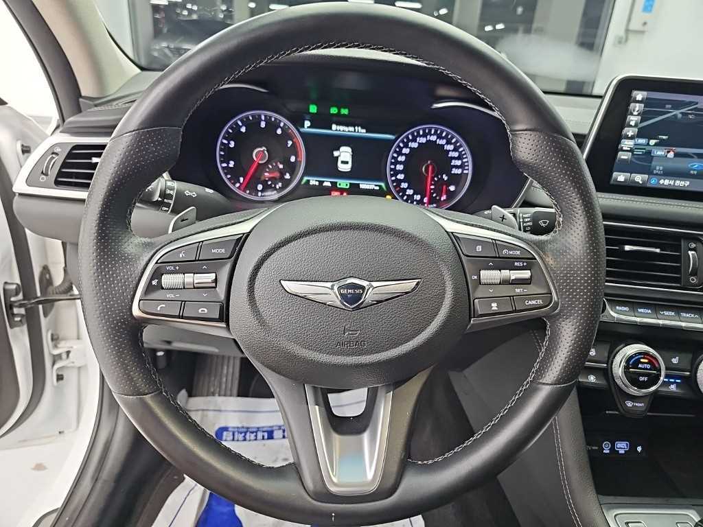 Genesis G70 — photo 09