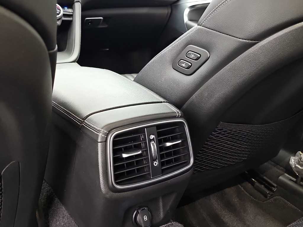 Genesis G70 — photo 13