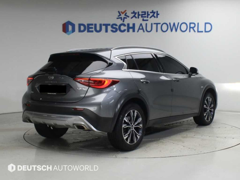 Infiniti QX30 — photo 02