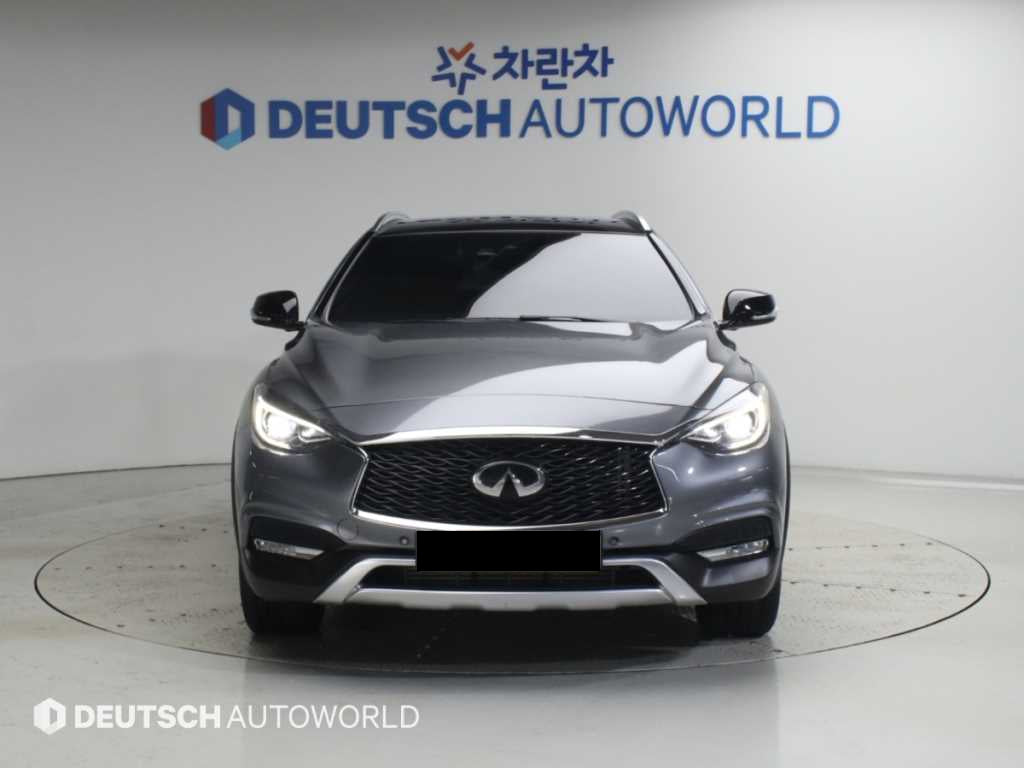 Infiniti QX30 — photo 03