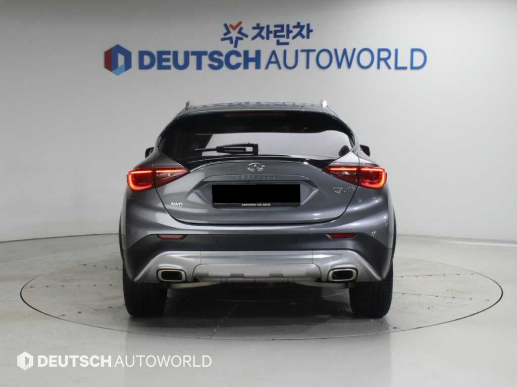 Infiniti QX30 — photo 04