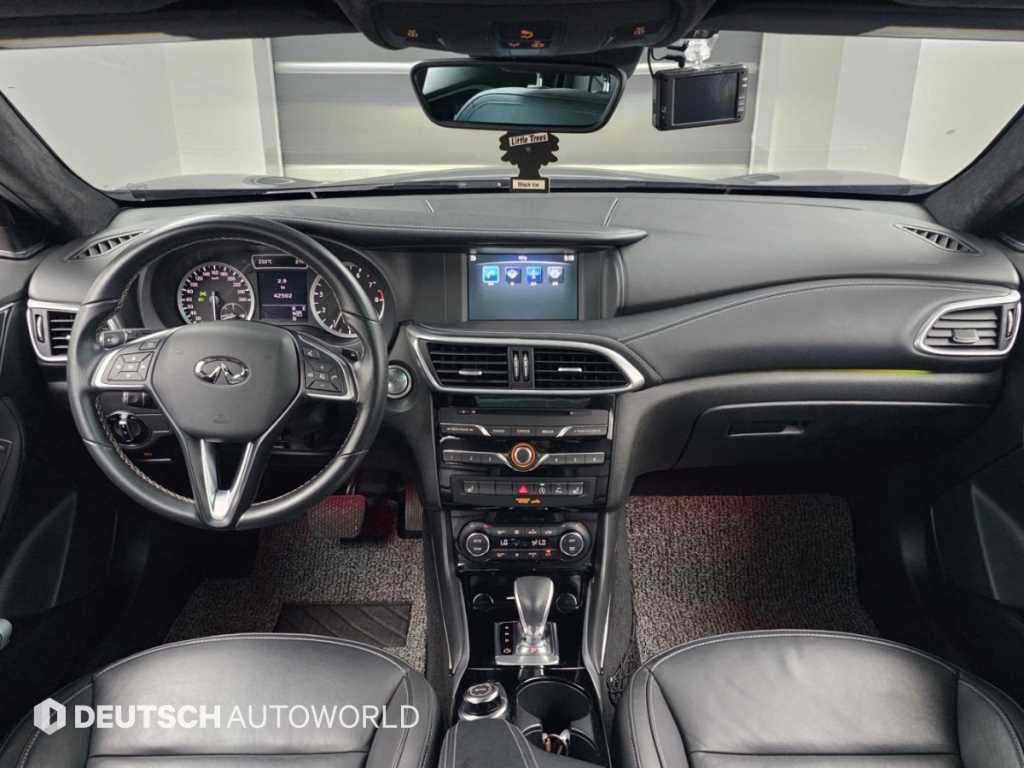 Infiniti QX30 — photo 07