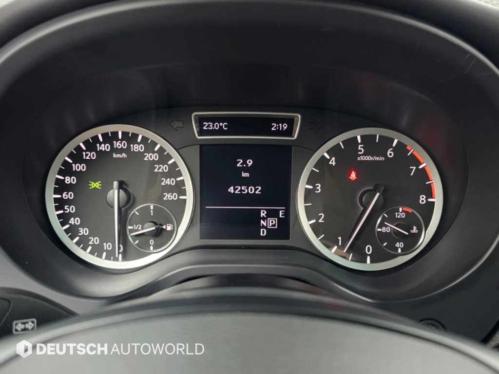 Infiniti QX30 — photo 08