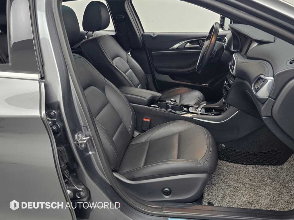Infiniti QX30 — photo 10