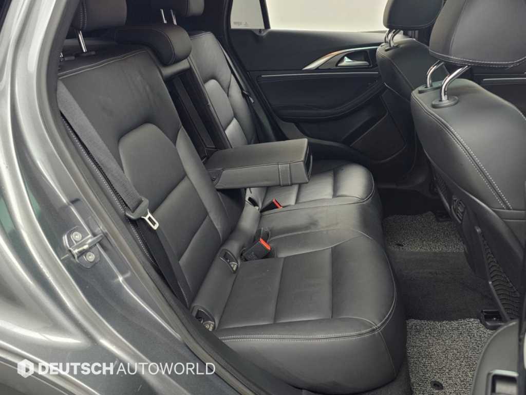 Infiniti QX30 — photo 12