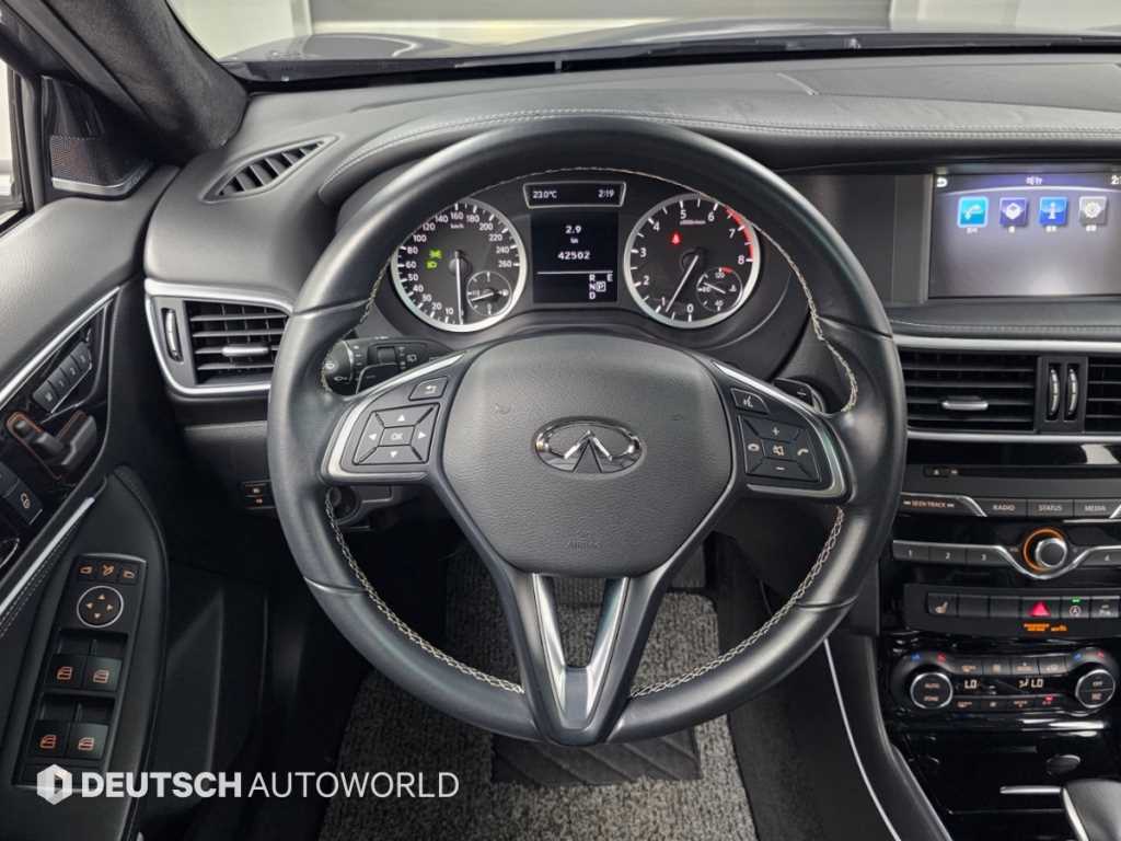 Infiniti QX30 — photo 13
