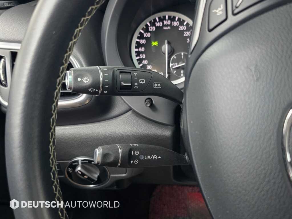 Infiniti QX30 — photo 16