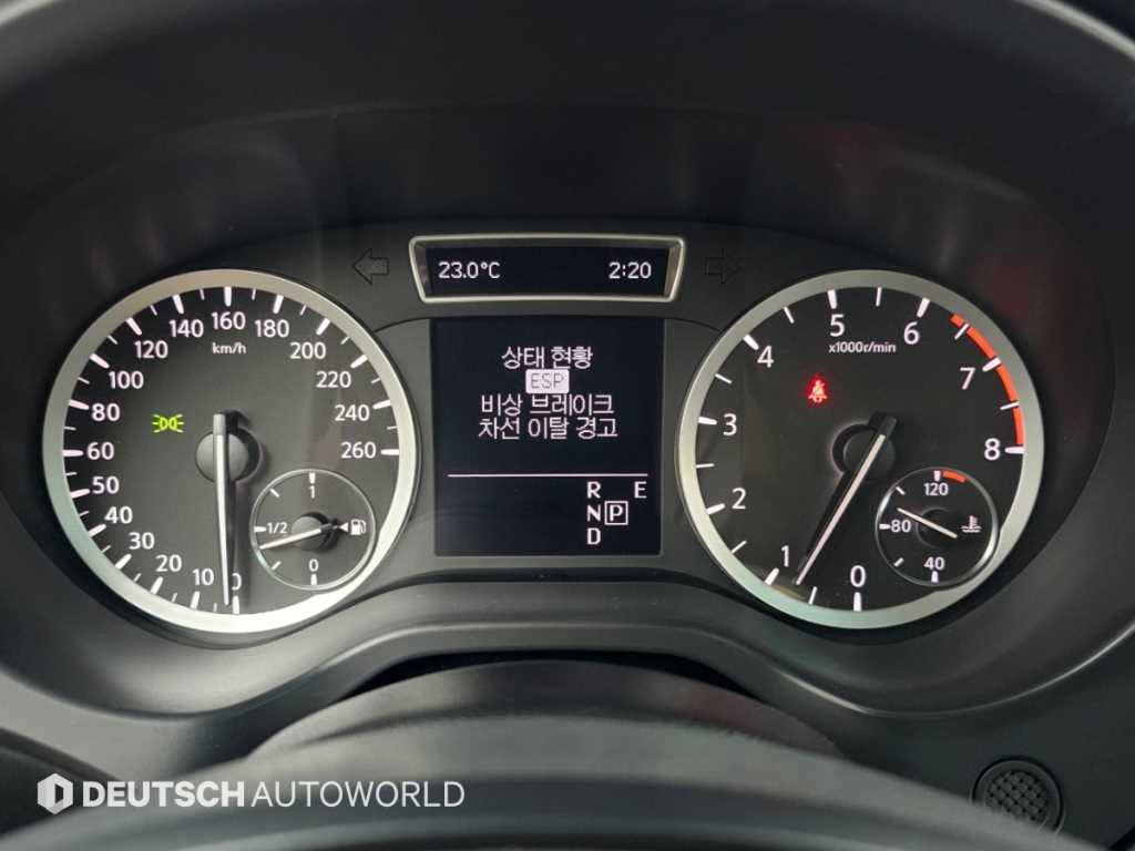 Infiniti QX30 — photo 17