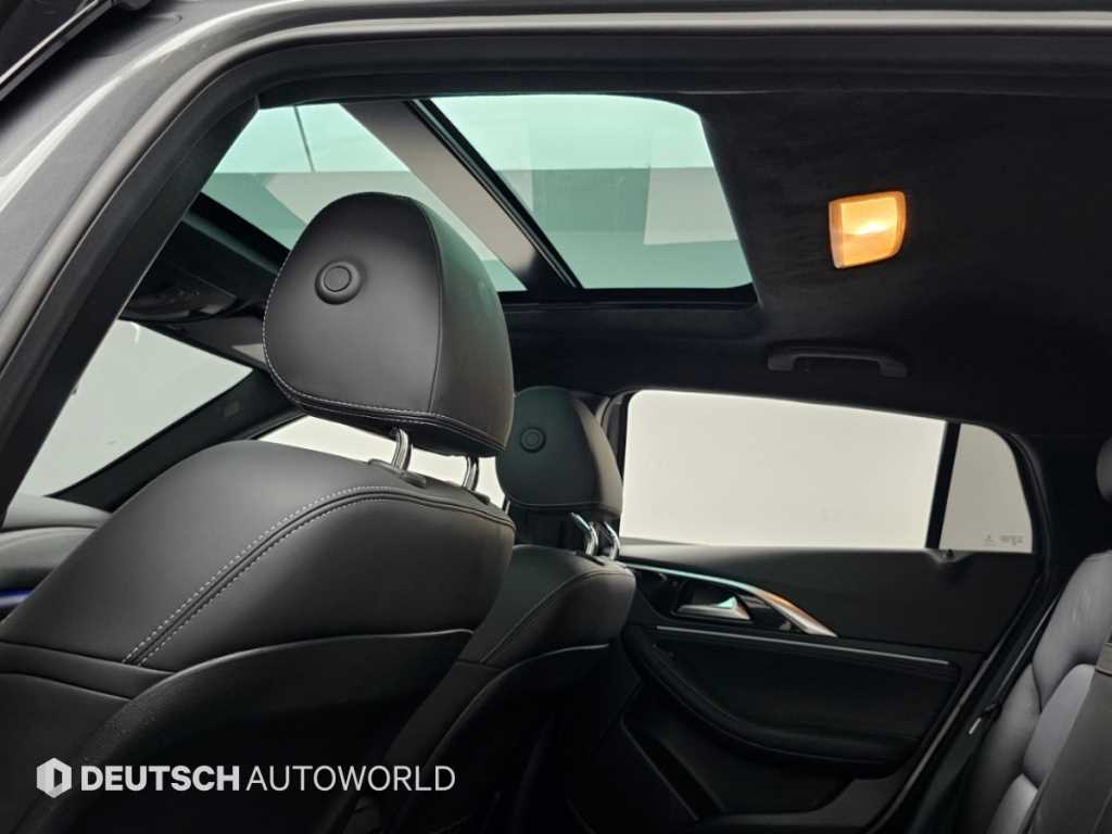 Infiniti QX30 — photo 18