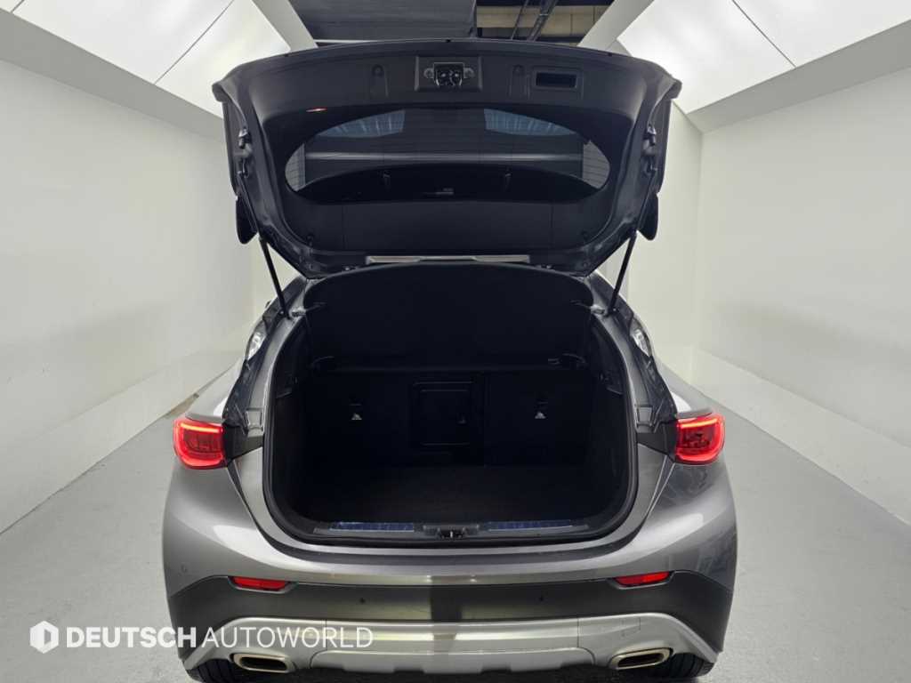 Infiniti QX30 — photo 19