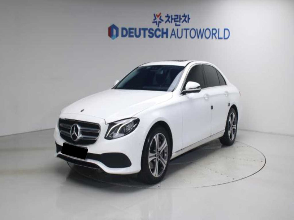 Mercedes-Benz E-Class — photo 01