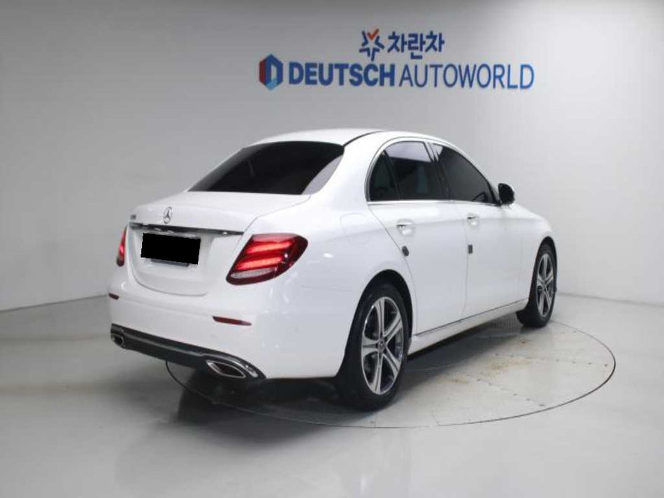 Mercedes-Benz E-Class — photo 02