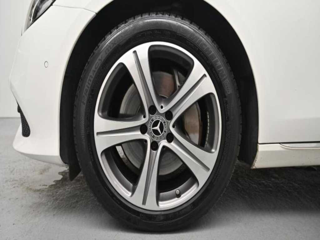 Mercedes-Benz E-Class — photo 05