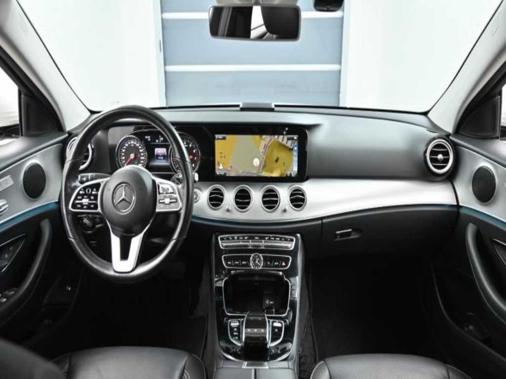 Mercedes-Benz E-Class — photo 07