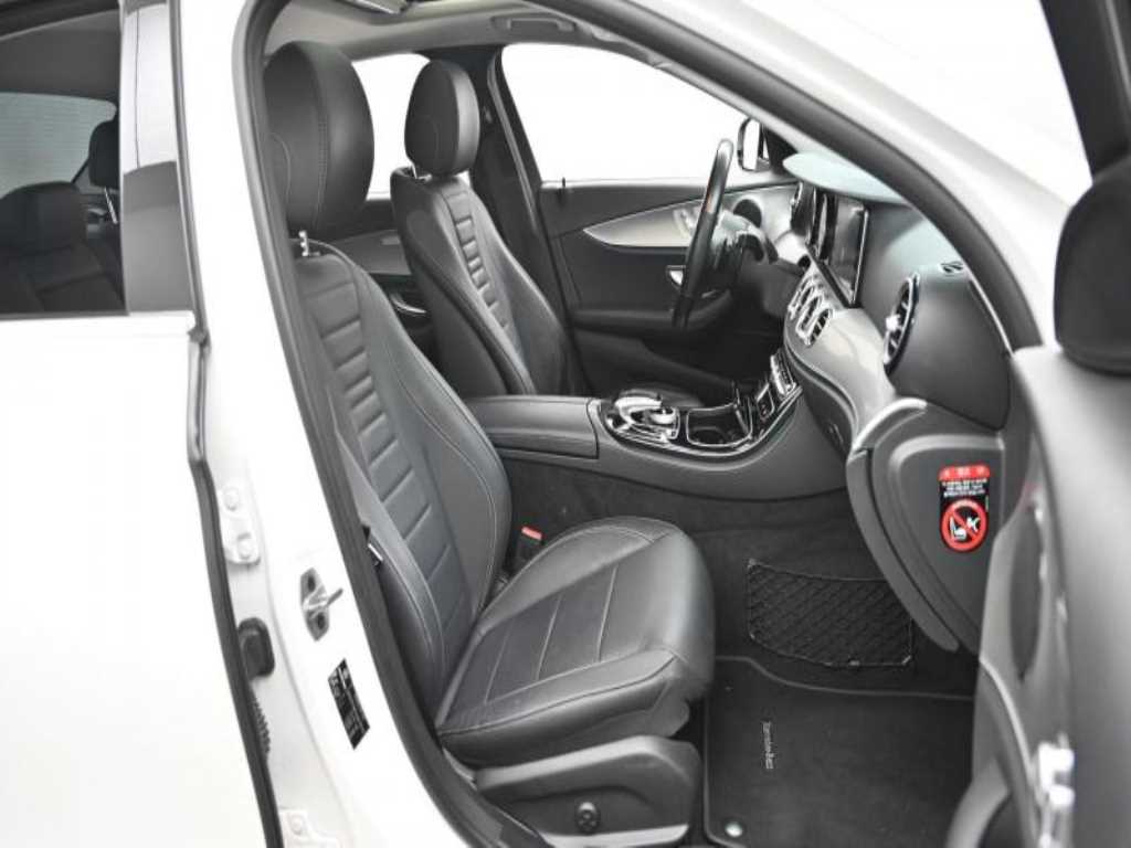Mercedes-Benz E-Class — photo 10