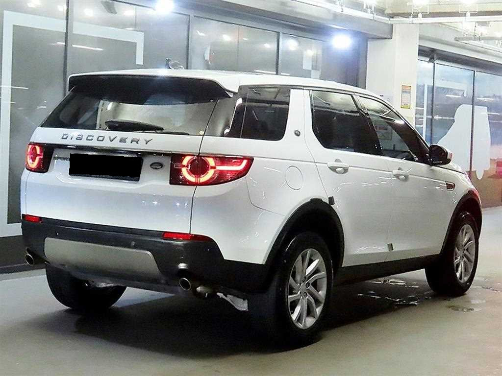 Land Rover Discovery Sport — photo 04