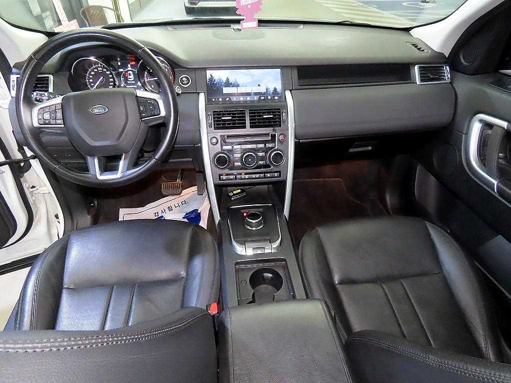 Land Rover Discovery Sport — photo 10