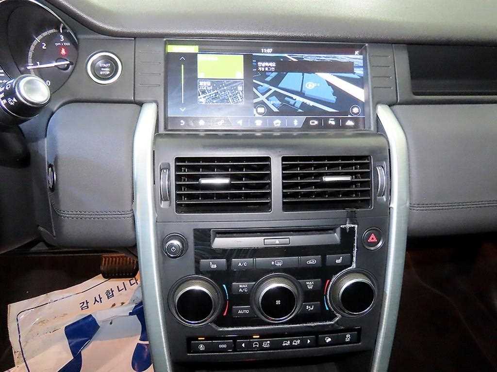 Land Rover Discovery Sport — photo 11