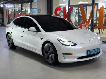 Tesla Model 3 — photo 02