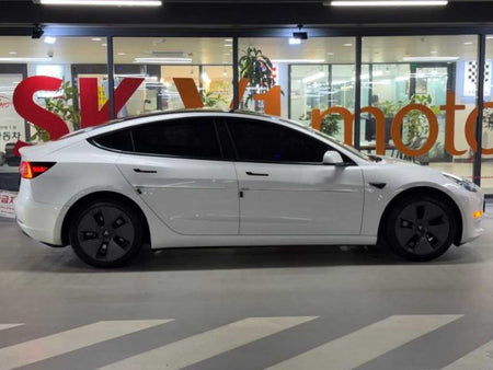 Tesla Model 3 — photo 03