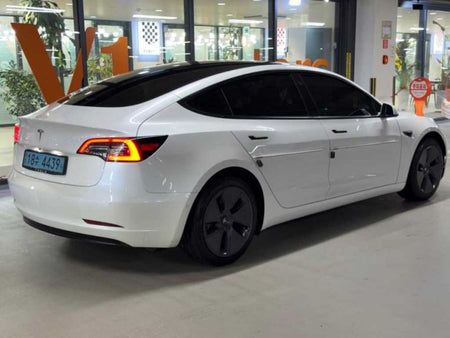 Tesla Model 3 — photo 04
