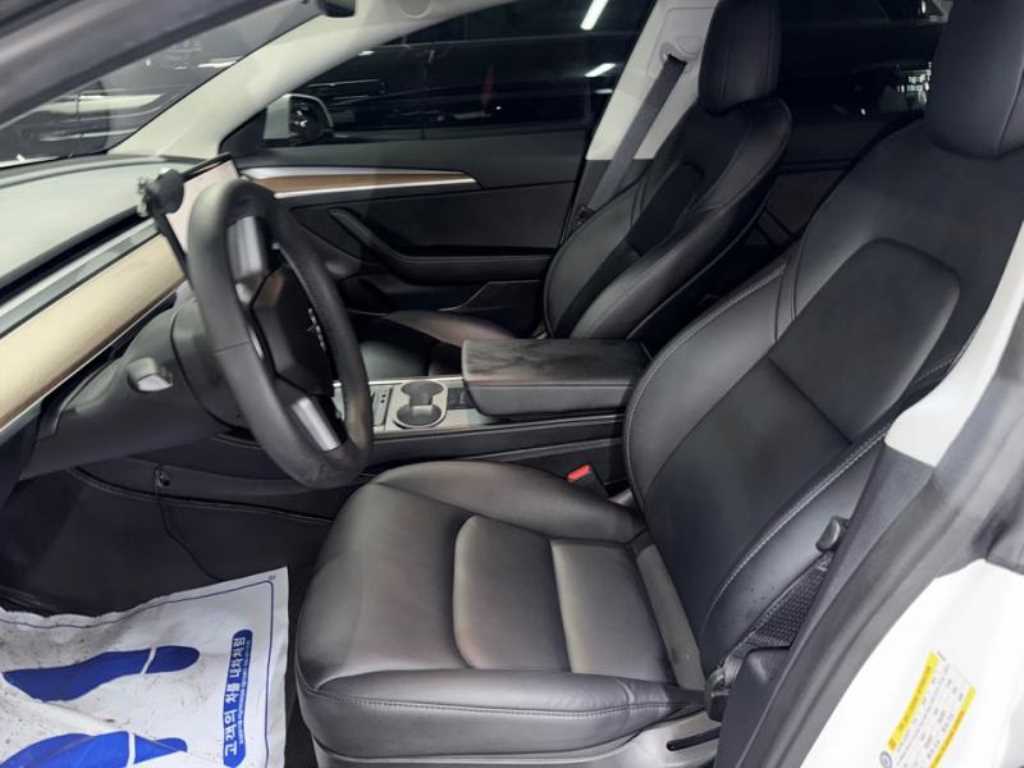 Tesla Model 3 — photo 06