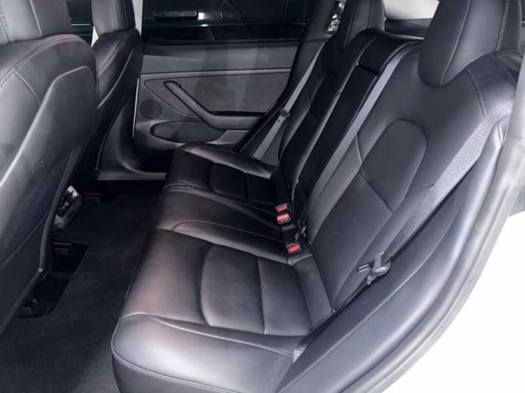 Tesla Model 3 — photo 07