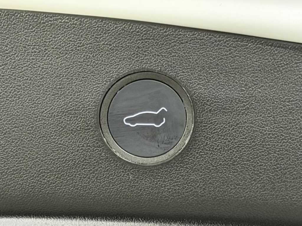 Tesla Model 3 — photo 18