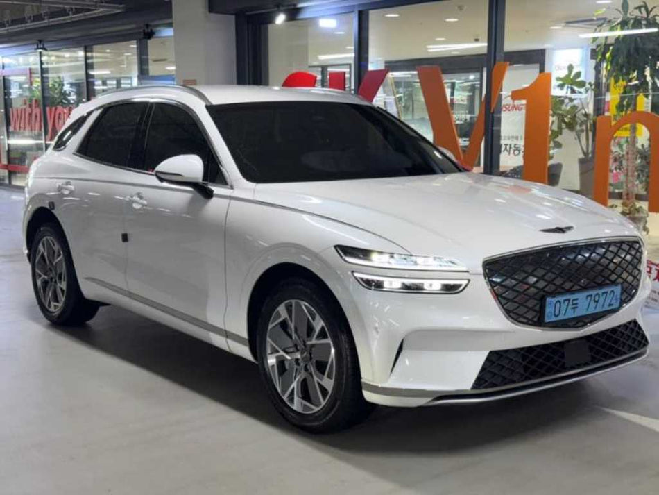 Genesis GV70 — photo 02