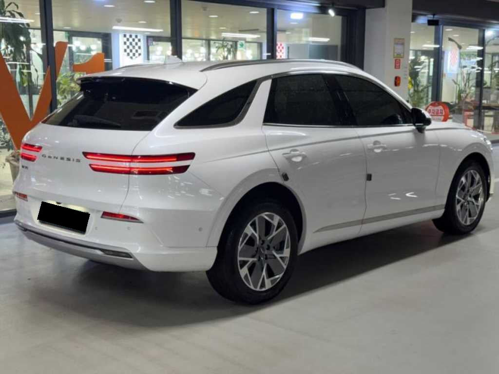Genesis GV70 — photo 04