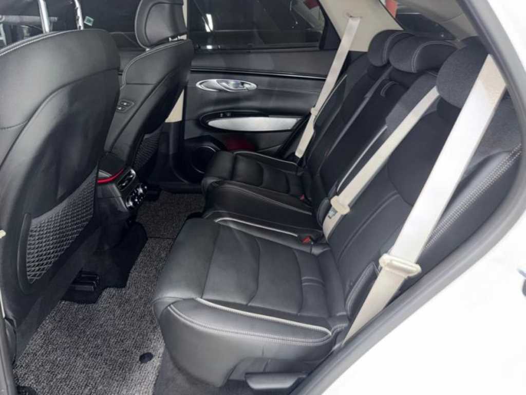 Genesis GV70 — photo 07
