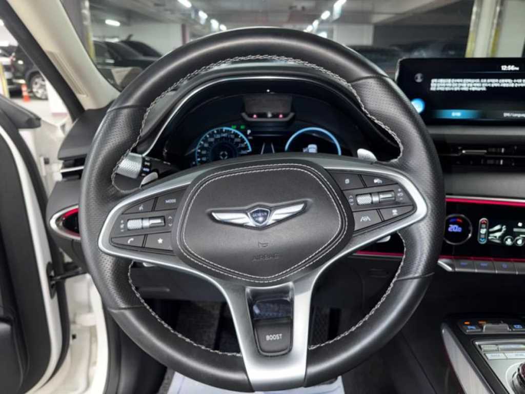 Genesis GV70 — photo 08
