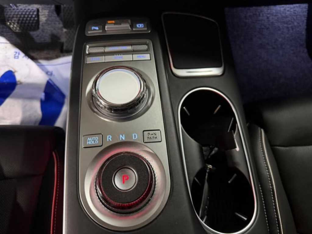 Genesis GV70 — photo 12