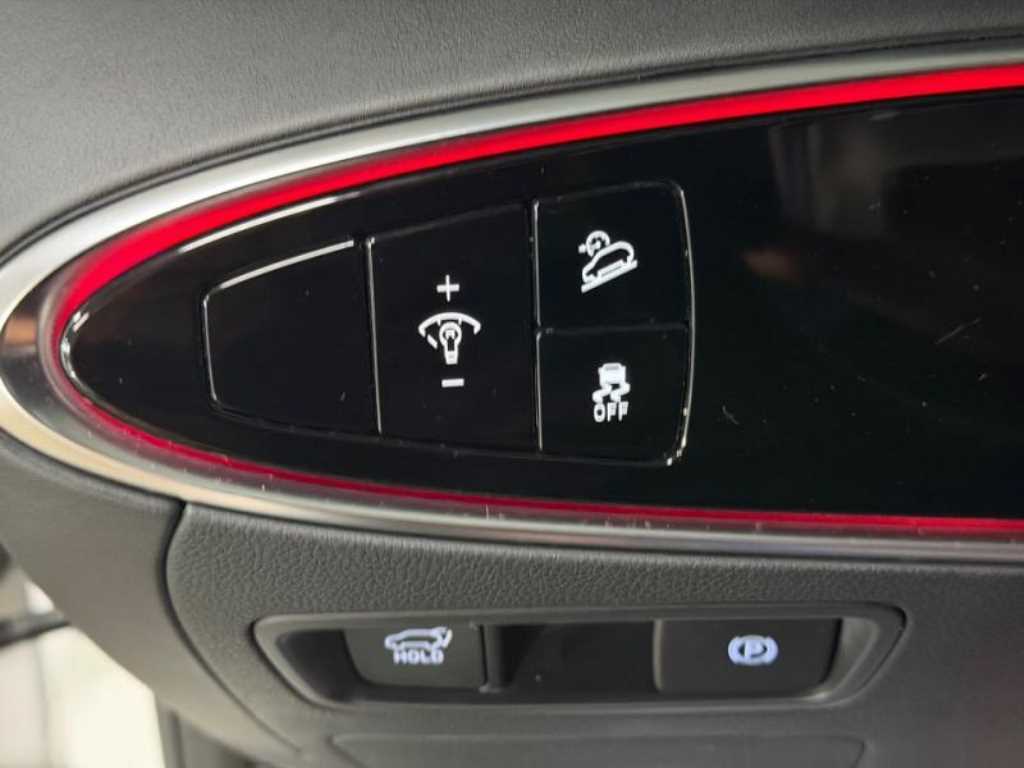Genesis GV70 — photo 14