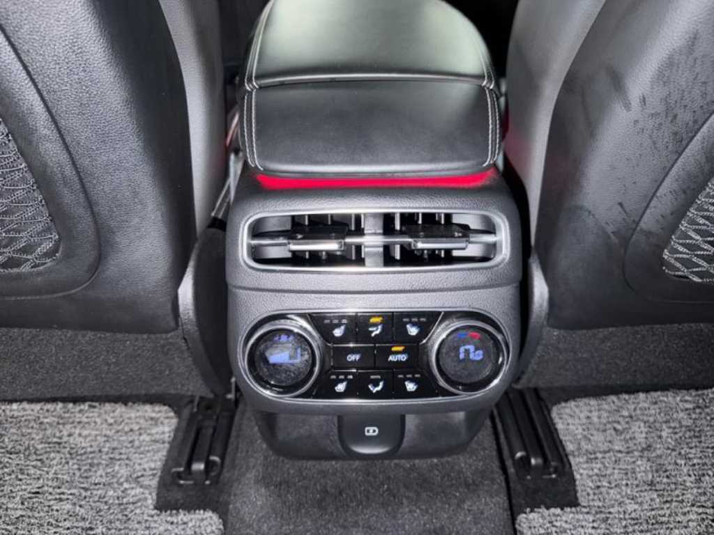 Genesis GV70 — photo 17