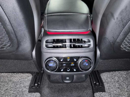 Genesis GV70 — photo 17