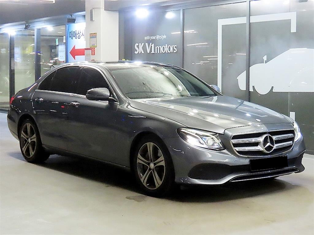 Mercedes-Benz E-Class — photo 01