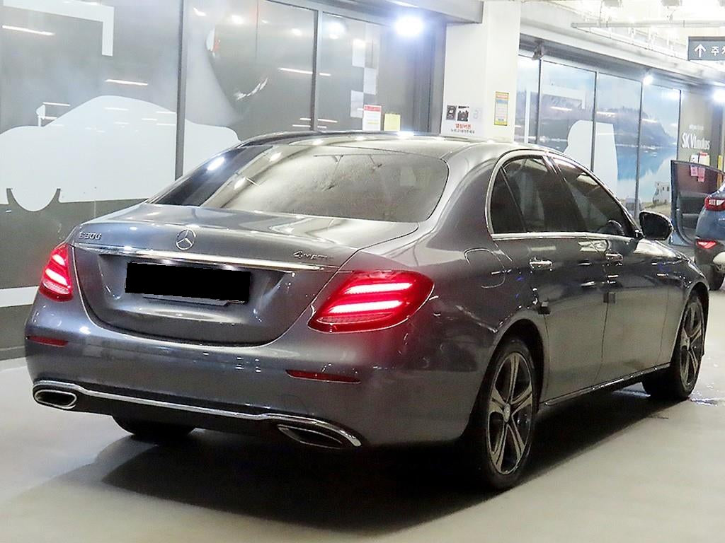Mercedes-Benz E-Class — photo 04