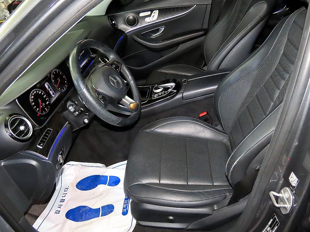 Mercedes-Benz E-Class — photo 06