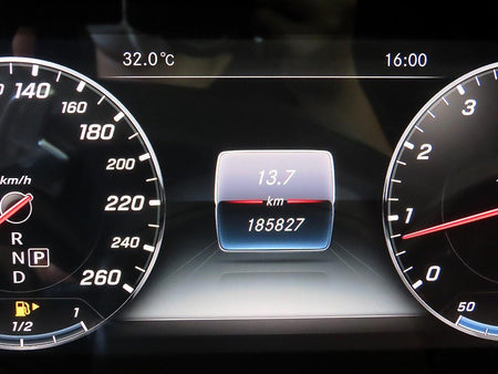 Mercedes-Benz E-Class — photo 09