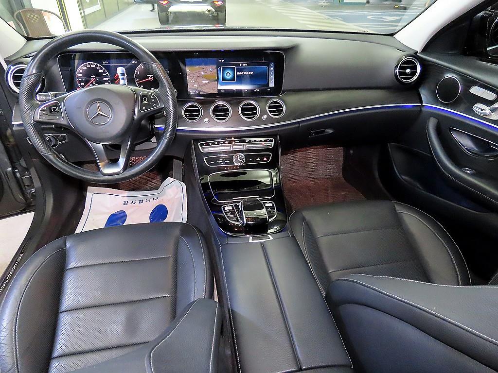 Mercedes-Benz E-Class — photo 10