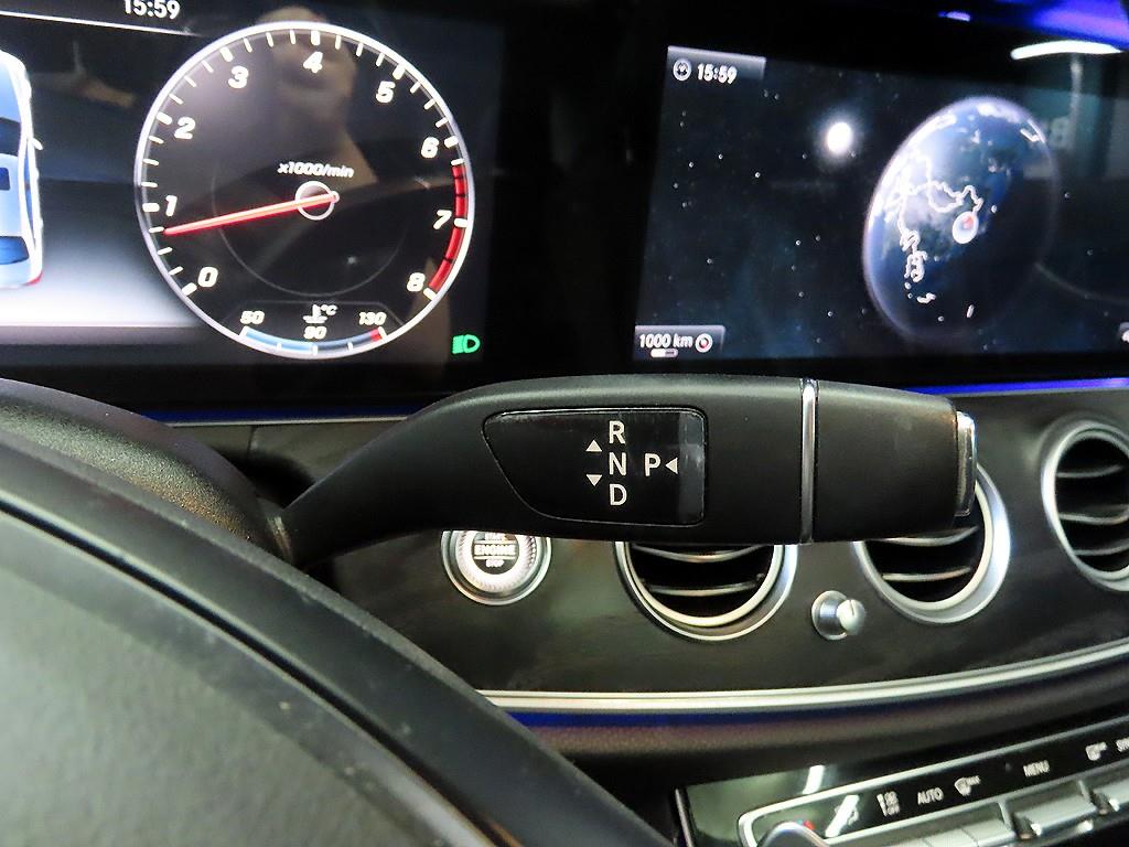 Mercedes-Benz E-Class — photo 12