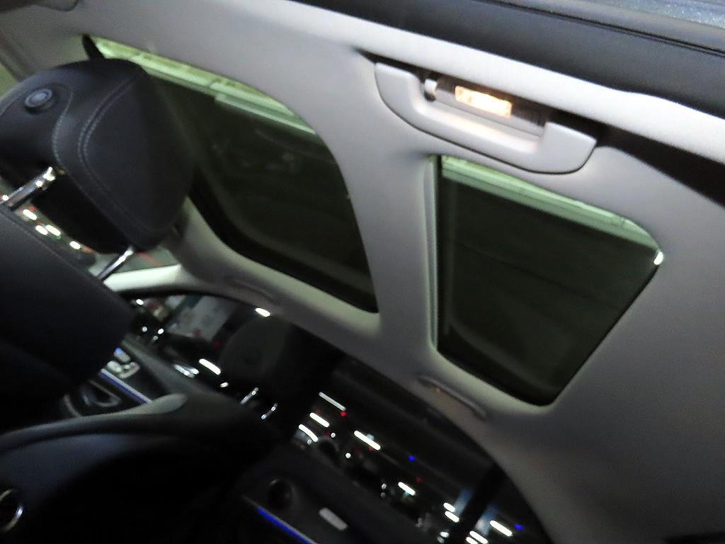 Mercedes-Benz E-Class — photo 16