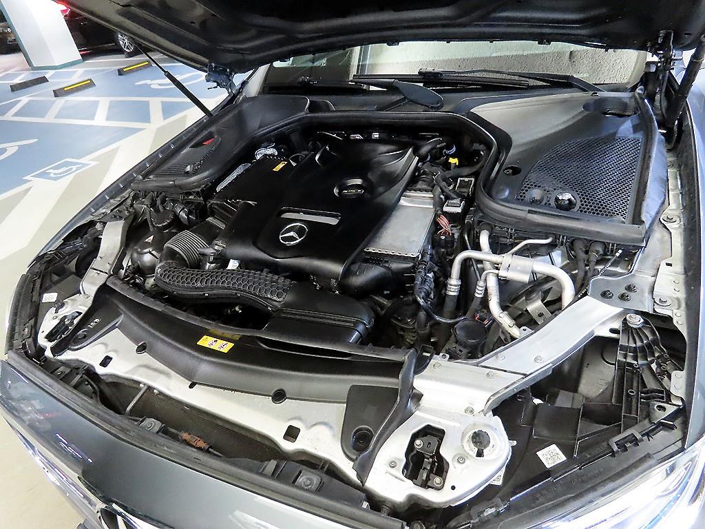Mercedes-Benz E-Class — photo 19